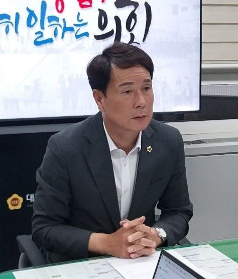 [대전=뉴시스] 조명휘 기자 = 이상래 대전시의회 의장이 28일 오전 시의회 기자실에서 제9대의회 1주년을 기념한 회견을 하고 있다. (사진= 대전시의회 제공) 2023.06.28. photo@newsis.com *재판매 및 DB 금지