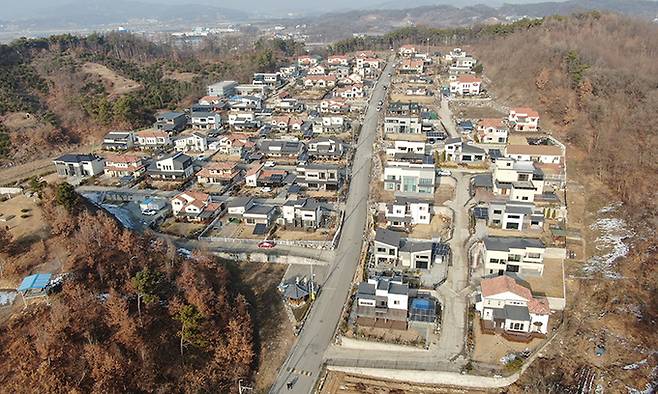 지난 27일 충북 증평군 증평읍 덕상2리에서 분구한 덕상4리 전경. 증평군 제공