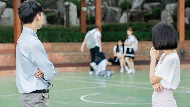 폭력을 방관하면 의도치 않게 폭력에 가담하는 결과를 낳을 수 있다.[사진=게티이미지뱅크]