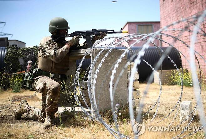 영국서 훈련하는 우크라이나군 [AFP 연합뉴스 자료사진. 재판매 및 DB 금지]