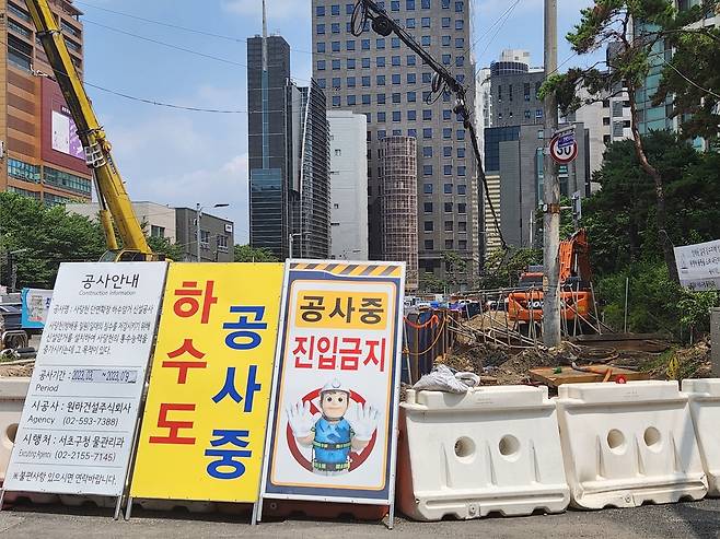 서초구 방배동 사당천 단면확장 하수암거 신설공사 현장 [촬영 이율립]