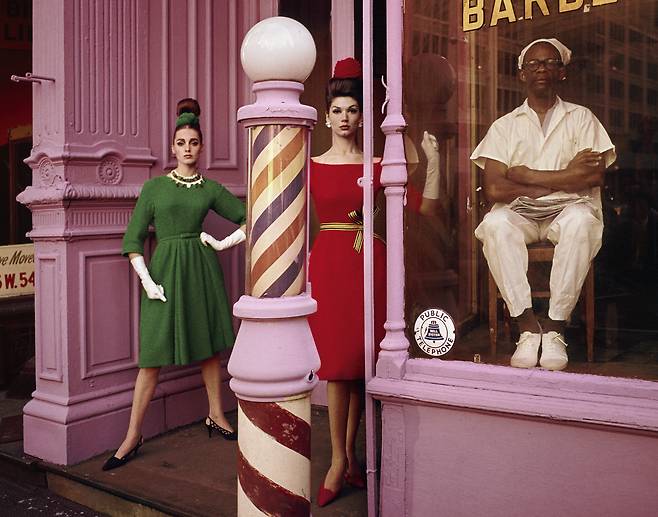 (Antonia + Simone + Barbershop, New York) for Vogue 1962 (c)Estate of William Klein