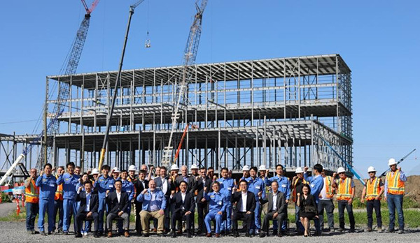 POSCO Holdings Inc. Chairman Choi Jeong-woo visits the construction site of POSCO Future M’s cathode material plant in Quebec, Canada, and takes a commemorative photo with executives and employees on June 21 (local). [Photo provided by POSCO Holdings]