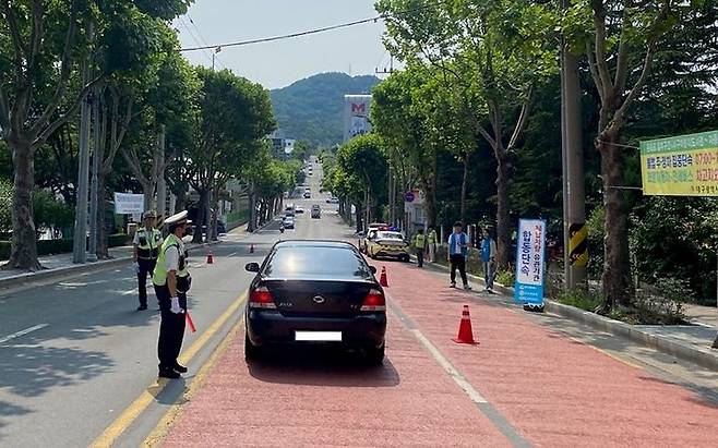 [대구=뉴시스]대구시가 경찰청, 한국도로공사와 합동으로 자동차세, 차량 관련 과태료 및 고속도로 통행료 체납차량, 대포차량에 대한 동시 단속을 실시하는 모습이다(사진=대구시 제공) 2023.06.29 photo@newsis.com *재판매 및 DB 금지