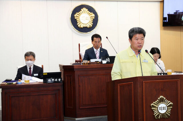 박용성 충남 태안군의회 의원이 본회의에서 ‘5분 자유발언’을 하고 있다.