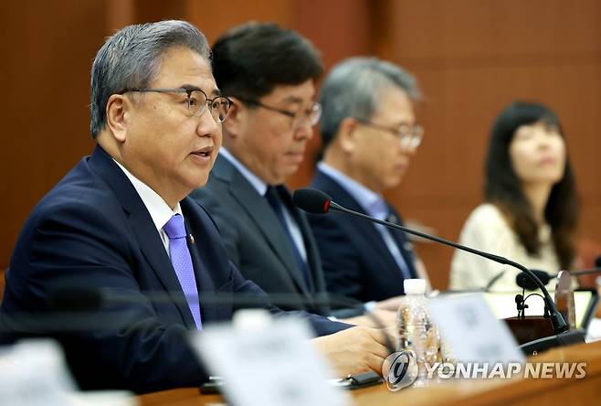 외교장관, 캐나다 산불 피해 지원 구호협의회 발언 (서울=연합뉴스) 홍해인 기자 = 박진 외교부 장관이 29일 서울 종로구 외교부 청사에서 열린 '캐나다 산불 피해 지원 관련 해외긴급구호협의회'에 참석해 발언하고 있다. 2023.6.29 hihong@yna.co.kr