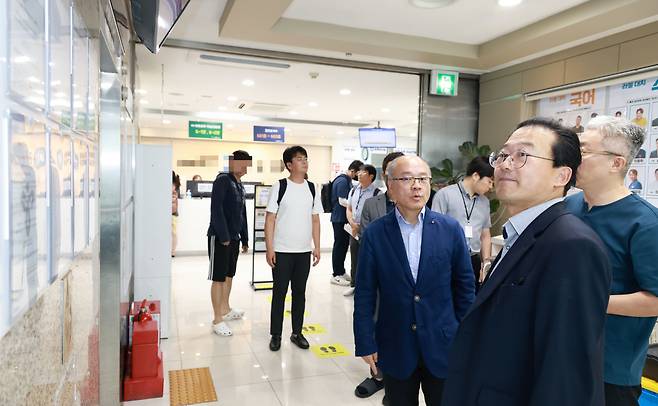 교육부가 30일 서울 대형 입시학원 두 곳에 대해 교육청과 합동 현장점검을 실시했다. /교육부 제공