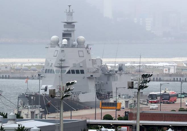 29일 오전 부산 남구 해군작전사령부 부산작전기지에 이탈리아 해군 원양초계함인 '프란체스코 모로시니'호(P431)가 입항해 있다. 이탈리아 군함이 한국에 입항한 것은 27년 만이다. 사진=뉴스1화상