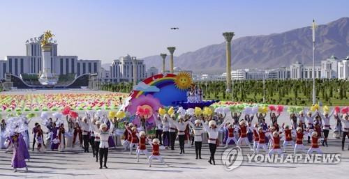 투르크메니스탄 신도시 '아르카닥' 공개 행사 [AP 연합뉴스 자료사진. 재판매 및 DB 금지]