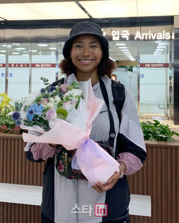 여자프로배구 흥국생명에서 아시아쿼터 선수로 활약하게 될 레이나 토코쿠. 사진=흥국생명