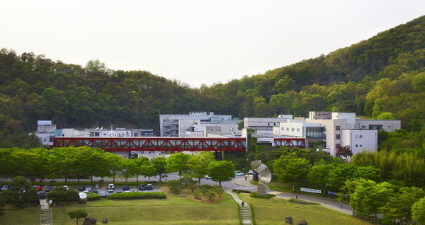 20대 여학생에게 성폭력을 저질러 입건된 80대 공연계 원로 송모씨가 재직하던 경기도 소재의 한 예술대학교. (학교 홈페이지)