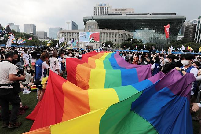 지난해 7월 16일 서울광장에서 열린 서울퀴어문화축제. /뉴스1