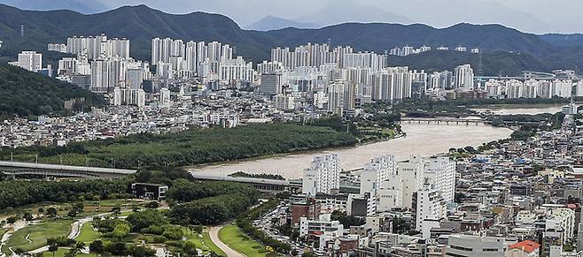 울산 일부 단지 아파트값이 상승세를 타면서 배경에 관심이 쏠린다. (연합뉴스)