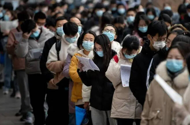 중국 취직준비생들의 모습. / 사진 = 바이두