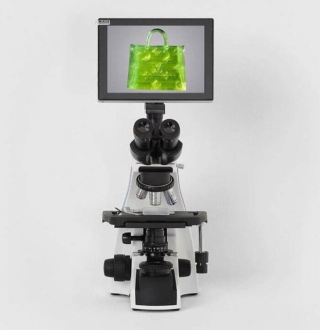 소금 한 알보다 작은 초소형 핸드백. (사진=미스치프 인스타그램)