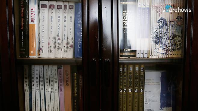 how-to-keep-your-books-neat 05