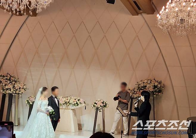 BTS (BTS) Suga (SUGA, 30) has welcomed a new family member.As a result of the coverage, Suga attended the Brother Wedding ceremony held at Deagu Mo Hotel on the afternoon of the afternoon and performed The barn directly.Wedding ceremony was held on the day of the ceremony, which was attended only by close relatives and acquaintances. Instead, after the bride and grooms fathers, Suga made the barn more impressive.Suga and Brother Min - jae are four - year - old brothers and are famous for their similar Brother.In particular, Suga seems to have prepared his own barn to bless his brothers way, as he has always been proud of his brothers loyalty. Sugas Brother and his wife are starting a new era with his brothers strong support.Especially Suga, who is good enough to dissolve the autobiographical story well with the lyrics, received a strong applause from the writers who looked back at what happened with the barn.At the beginning of The bar, Brother shed tears, and the two brothers shared a hot embrace.In addition, Suga attracted the attention of the guests by sending a wreath with his name in the words BTS Suga SUGA. He also boasted that he was sending wreaths to his new family members as well as his brother.BTS members are famous for meticulously taking care of their familys happiness even when they are busy. In May 2021, when his sister, Youtuber and businessman Jung Ji-woo, married, he asked Singer Crush to celebrate. Jin-eun!At the time of Brothers Wedding ceremony in 2020, the sea gathered attention by taking charge of society directly.Suga also boasted a hot Brother friendship in Brother Wedding ceremony.Especially when I finished the Solo World Tour that I have been running since April, I ran to Deagu without any hesitation and congratulated my brother Wedding ceremony.Suga concluded Suga  ⁇  Agust D-DAY TOUR held at Seoul Songpa station Jamsil Indoor Gymnasium from 24th to 25th last month, and from April last year, it has completed the world tour with 290,000 spectators through 25 performances in 10 cities .From August 4th to 6th, Seoul Songpa station KSPO Dome will hold an encore concert Suga  ⁇  Agust D TOUR D-DAY THE FINAL , and it will ease the disappointment of fans.