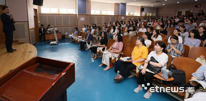 경기도교육청이 최근 성남외고에서 '에듀테크 활용 미래형 영어수업 디자인 연수'를 진행했다.