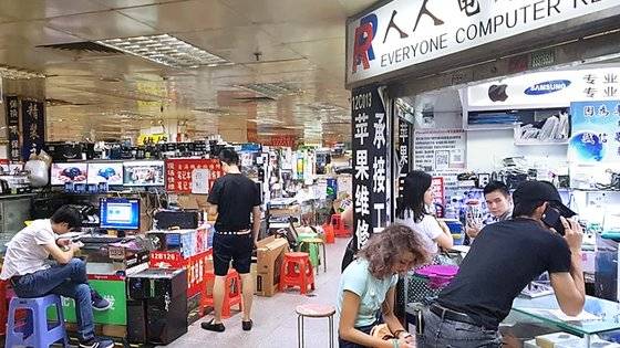 중국 선전(심천)에 위치한 중국 최대 전자상가 화창베이. 전자제품과 관련해 없는 게 없다는 곳으로 유명하다. 중앙포토