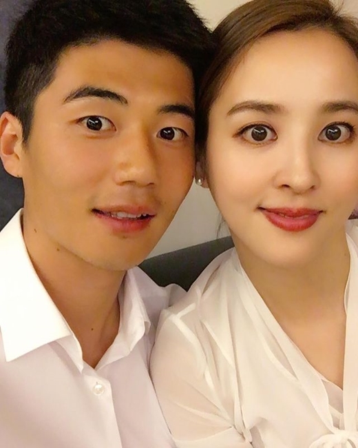 Actor Han Hye-jin, 41, and footballer Ki Sung-yueng, 34, Couple have shared their thoughts on their 10th wedding anniversary.Ki Sung-yueng said on May 1, The 10th anniversary of our marriage. Time flies so fast. It really does! He added, Hye-jin is happy that her age has changed to a seven-year difference these days. Im happy whether shes seven or eight years old. Ill make her happy for the next 50 years.I always thank you and love you. Lets be happier. Han Hye-jin and Ki Sung-yueng Couple married on July 1, 2013 in the blessing of family and colleagues.Ki Sung-yueng also had a wedding photo taken at the time, as well as daily life with memories of Han Hye-jin.The love of two people is contained in the photographs, and the resemblance of Ki Sung-yueng and Han Hye-jin Couple is also impressive.Han Hye-jin also made a photo of Gong Yoo and left his 10th wedding anniversary.Han Hye-jin said, Today is the 10th anniversary of our marriage. It is a day of gratitude for the grace of God who has always been good and sincere, met a husband who loves and loves his wife,The photo is a marriage photo that Mr. Hong Jang-hyun took ten years ago even though he was busy. He was young. We are courageous. He also expressed his love for his husband Ki Sung-yueng.