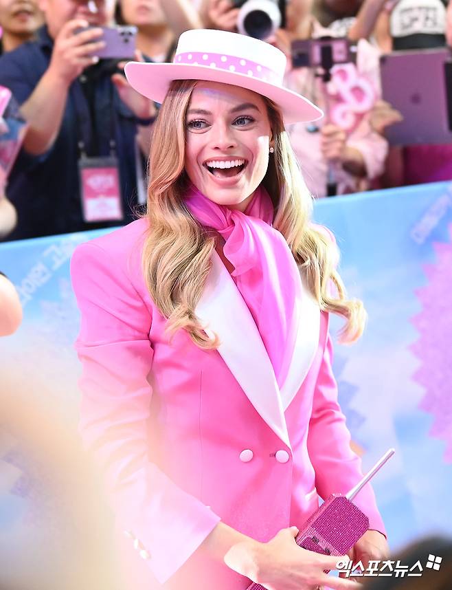 On the afternoon of the afternoon, Pink Carpet Event was held at the Time Square Atrium in Yeongdeungpo-gu, Seoul.Actress Margot Robbie attends the red carpet event.