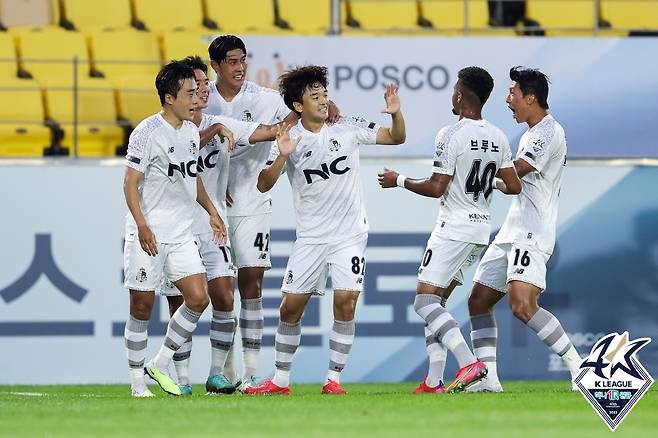 서울 이랜드와 전남 드래곤즈가 3-3으로 비겼다 (한국프로축구연맹 제공)