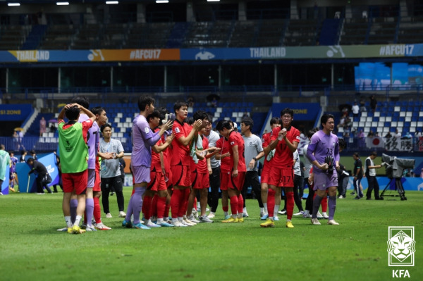 2023 AFC U-17 아시안컵 결승전에서 일본에 져 준우승에 그친 뒤 아쉬워하고 있는 대한민국 U-17 대표팀 선수들. 사진=대한축구협회