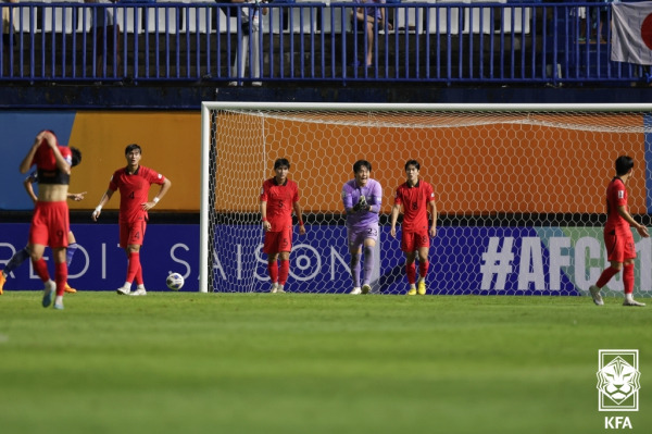 2023 AFC U-17 아시안컵 결승 일본전에서 실점 후 아쉬워하고 있는 대한민국 U-17 대표팀 선수들. 사진=대한축구협회