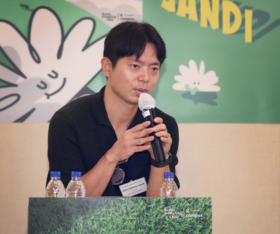 Kim Hyeon-seok, head of YG Entertainment’s HR team, speaks at the K-campus Networking Event at the JoongAng Ilbo building on Friday. [PARK SANG-MOON]