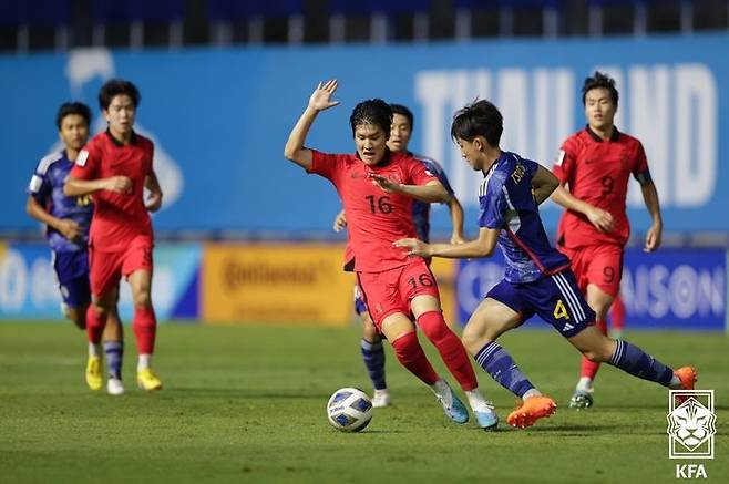 [서울=뉴시스] 고승민 기자 = 2일(현지시간) 태국 빠툼타니스타디움에서 열린 2023 AFC U-17 아시안컵 결승전 대한민국 대 일본 경기, 한국 임현섭이 드리블을 하고 있다. (사진=KFA 제공) 2023.07.02. photo@newsis.com *재판매 및 DB 금지