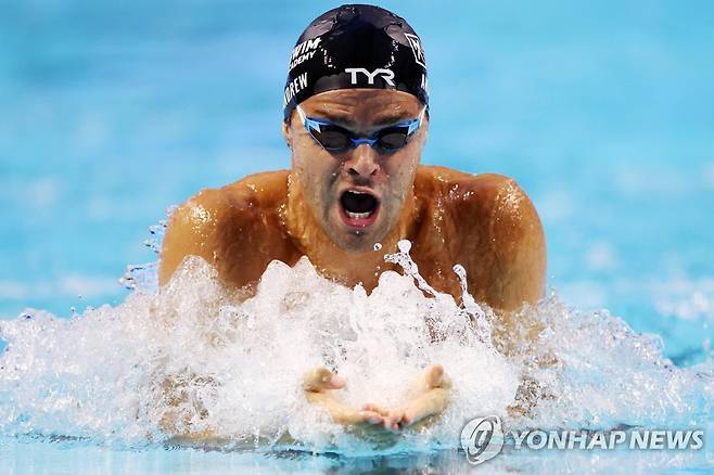 마이클 앤드루의 힘찬 평영 역영 [AFP/게티이미지=연합뉴스]