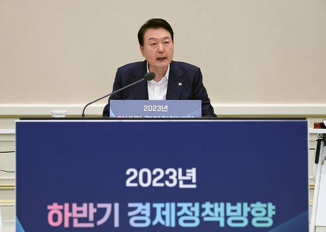 윤석열 대통령이 4일 청와대 영빈관에서 열린 2023년 하반기 경제정책 방향에 관한 제18차 비상경제민생회의에서 발언하고 있다.(사진=연합뉴스)