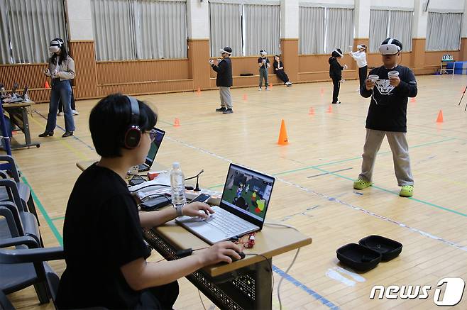 서원대학교 문화예술교육센터가 괴산군 문광초등하교에서 진행한 예술교육 프로그램 모습.(서원대학교 제공)/ 뉴스1