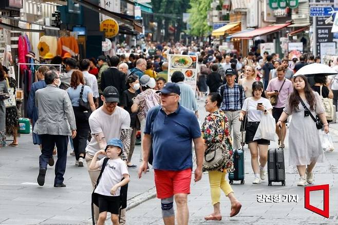 외국인으로 붐비는 인사동 길거리. 사진은 기사내용과 무관. 사진=강진형 기자aymsdream@