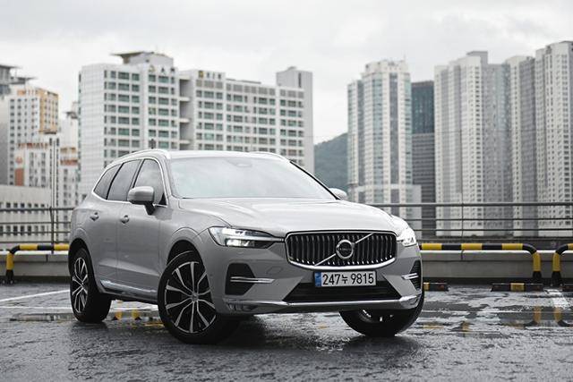 볼보 XC60 B6 AWD 얼티메이트 브라이트