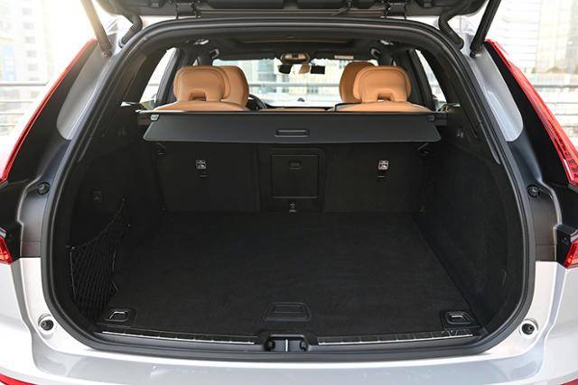 볼보 XC60 B6 AWD 얼티메이트 브라이트