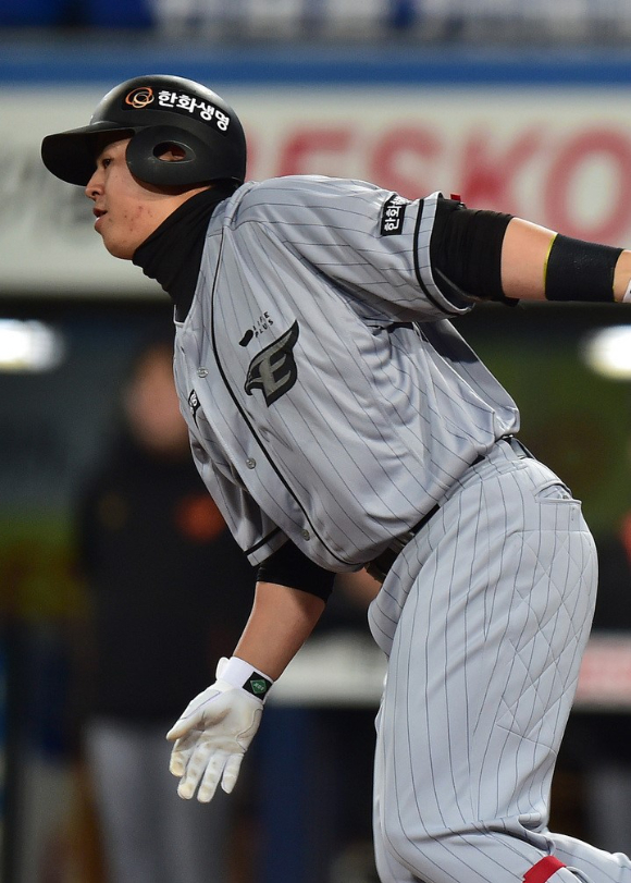 한화 이글스 노시환은 '2023 신한은행 SOL KBO 리그 6월 월간 최우수선수(MVP)' 후보에 올랐고 야수 부문에서 같은 3루수인 최정(SSG 랜더스) 황재균(KT 위즈)와 경쟁한다. [사진=뉴시스]