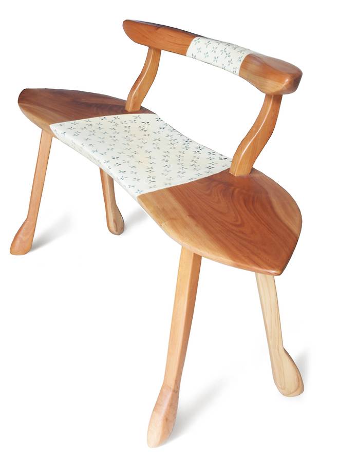 김진송의 ‘꽃무늬 느티나무 의자’(14×28×63.5㎝). 갤러리씨엔 제공