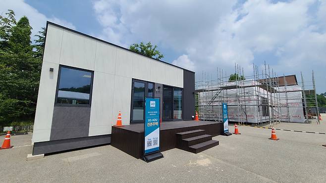 충청남도 당진시 자이가이스트 공장부지. 단일 모듈로 구성된 소형주택 ADU(Attachable Dwelling Unit). 추가 모듈결합을 통해 증축이 가능한 투룸 크기의 집이다. [서영상 기자]