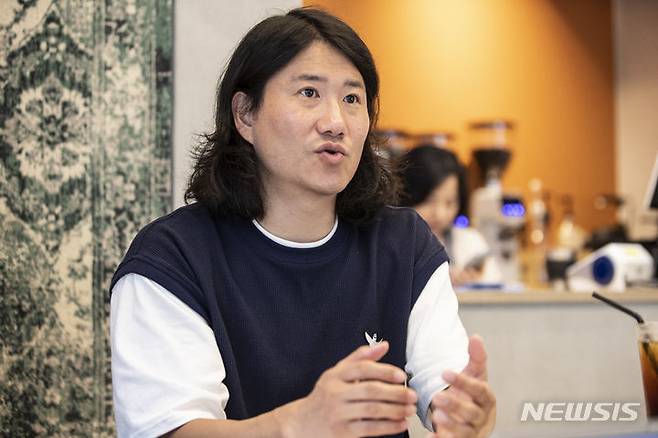 [서울=뉴시스] 김근수 기자 = 개그맨 임우일씨가 13일 서울 마포구의 한 카페에서 뉴시스와 인터뷰를 하고 있다. 2023.06.13. ks@newsis.com