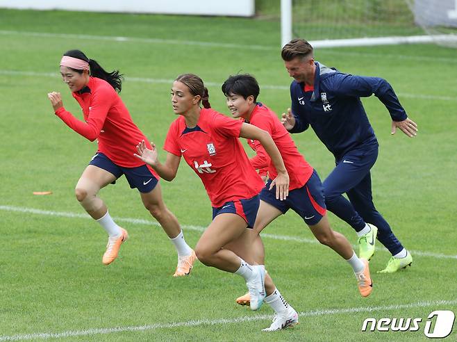 2023 국제축구연맹(FIFA) 호주·뉴질랜드 여자 월드컵에 나서는 케이시 유진 페어.(가운데)2023.7.5/뉴스 ⓒ News1 신웅수 기자