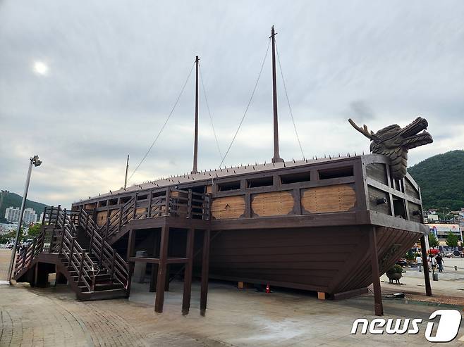 전남 여수 중앙동 소재 이순신광장에 전시된 '전라좌수영 거북선'.(여수시 제공)2023.7.5/뉴스1