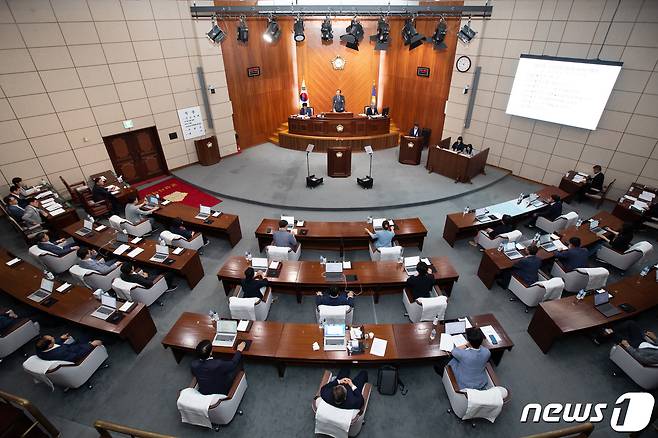 전북 군산시의회가 5일 제257회 임시회를 열고 전세 사기 피해자에 대한 지원특별법을 실효성 있게 개정할 것을 촉구하는 건의안을 채택했다.(군산시의회 제공) 2023.7.5/뉴스1