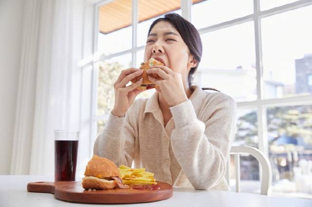 우리 몸음 지방흡입으로 빠져나간 지방을 회복대상으로 인식한다. 그 때문에 지방흡입 후 본능적으로 식욕이 강해진다. /게티이미지뱅크