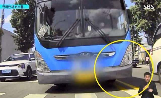 지난달 23일 오후 3시쯤 대구 달성군 다사읍의 한 도로에서 음주운전 사고를 낸 버스 기사. SBS 보도화면 캡처