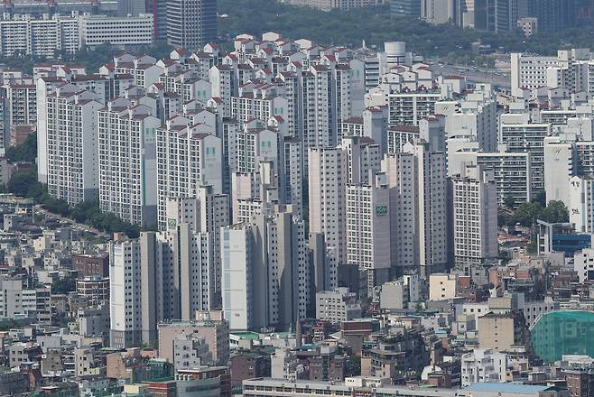 부동산 경기 하락으로 저축은행 부동산PF 건전성이 올해 하반기나 내년부터 악화될 것이란 전망이 나온다. 연합뉴스