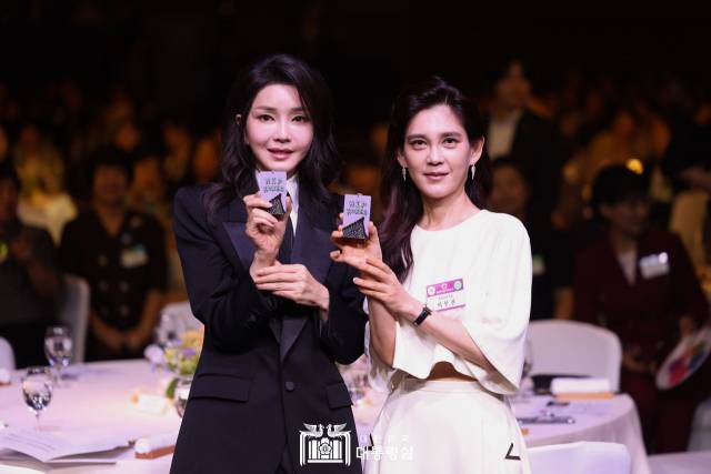▲ 영부인 김건희 전 코바나 대표가 제2회 여성기업주간 개막식에 참석해 개막을 축하하며 "저도 그동안의 경험을 바탕으로 (여성 기업인들을) 열심히 응원하고 지원하겠다"고 말했다. ⓒ대통령실