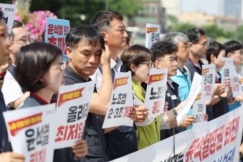 민주노총 총파업 돌입 선언 기자회견 - 지난 3일 오전 서울 용산구 대통령실 앞에서 민주노총 총파업 돌입 선언 기자회견이 열리고 있다.  연합뉴스