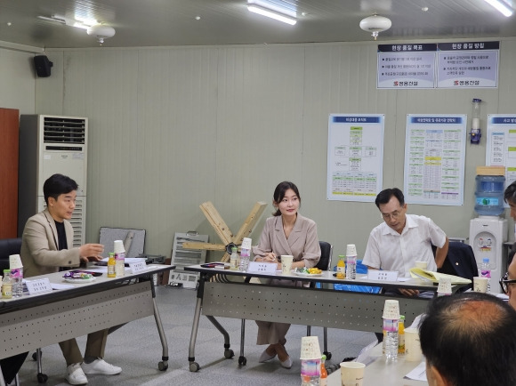 지난달 30일 ‘현대홈타운 후문 교통체계 개선 간담회’를 개최한 김혜지 의원