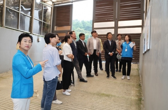 지난 4일 관악구 관내 풍수해 예방을 위한 방재시설을 점검한 유정희 의원